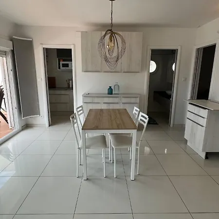 Precioso Moderno En Primera Linea Del Mar
