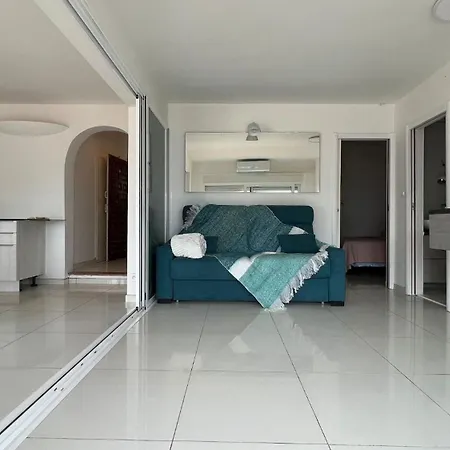 Precioso Moderno En Primera Linea Del Mar Apartment
