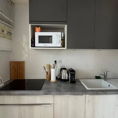 Precioso Moderno En Primera Linea Del Mar Av-11 * Roses
